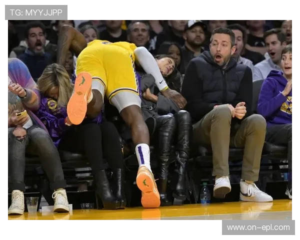 洛城德比观众席明星云集，小李子与甜瓜互动引爆社媒